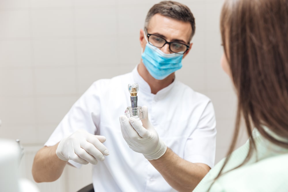 Un dentiste parle des implants dentaires